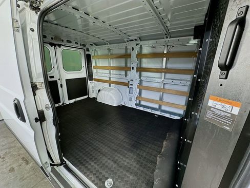 Used 2025 RAM ProMaster 2500 w/ U-Haul Equipment Group FWD image 12