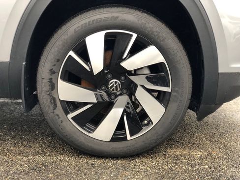 New 2025 Volkswagen Atlas Cross Sport SE AWD/4WD image 9