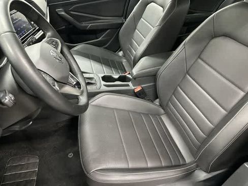 Used 2024 Volkswagen Jetta SE FWD image 10