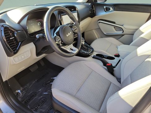 Certified 2024 Kia Soul EX FWD image 19