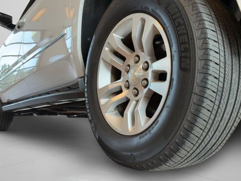 Used 2019 Chevrolet Suburban LT RWD image 51