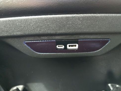 Used 2022 Chrysler Pacifica Touring-L image 35