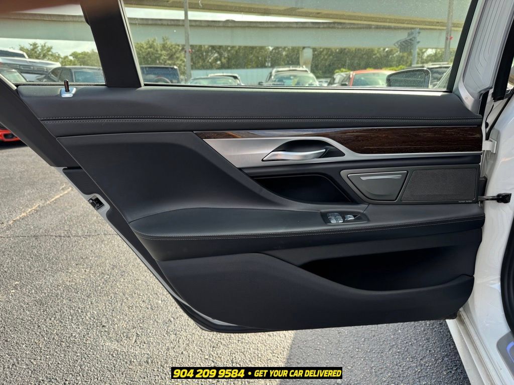 Used 2020 BMW 750i xDrive w/ Executive Package AWD/4WD image 23