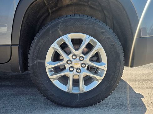 Used 2021 Chevrolet Traverse LT image 15