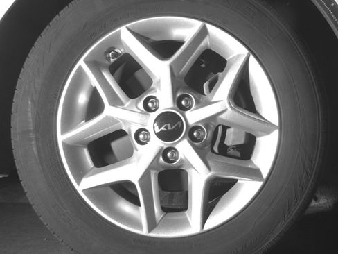 Used 2025 Kia Soul LX w/ LX Technology Package FWD image 15