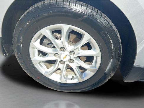 Used 2020 Chevrolet Equinox LS image 16