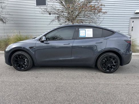 Used 2022 Tesla Model Y Long Range image 2