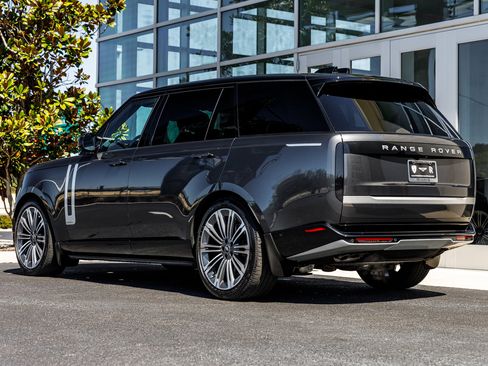 Used 2025 Land Rover Range Rover Long Wheelbase Autobiography image 8