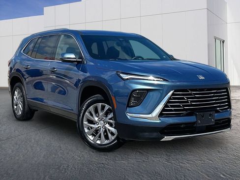 Used 2025 Buick Enclave Preferred AWD/4WD image 9