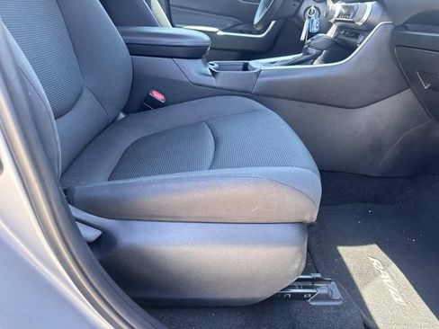 Used 2021 Toyota RAV4 LE AWD/4WD image 11