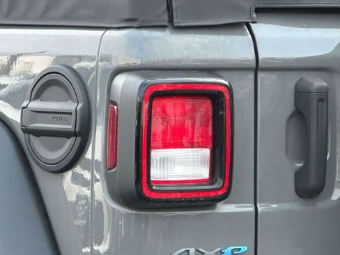 Used 2023 Jeep Wrangler Unlimited AWD/4WD image 9