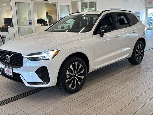 Used 2025 Volvo XC60 B5 Plus AWD/4WD image 9
