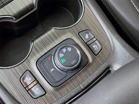 Used 2023 GMC Acadia SLT w/ Technology Package image 15