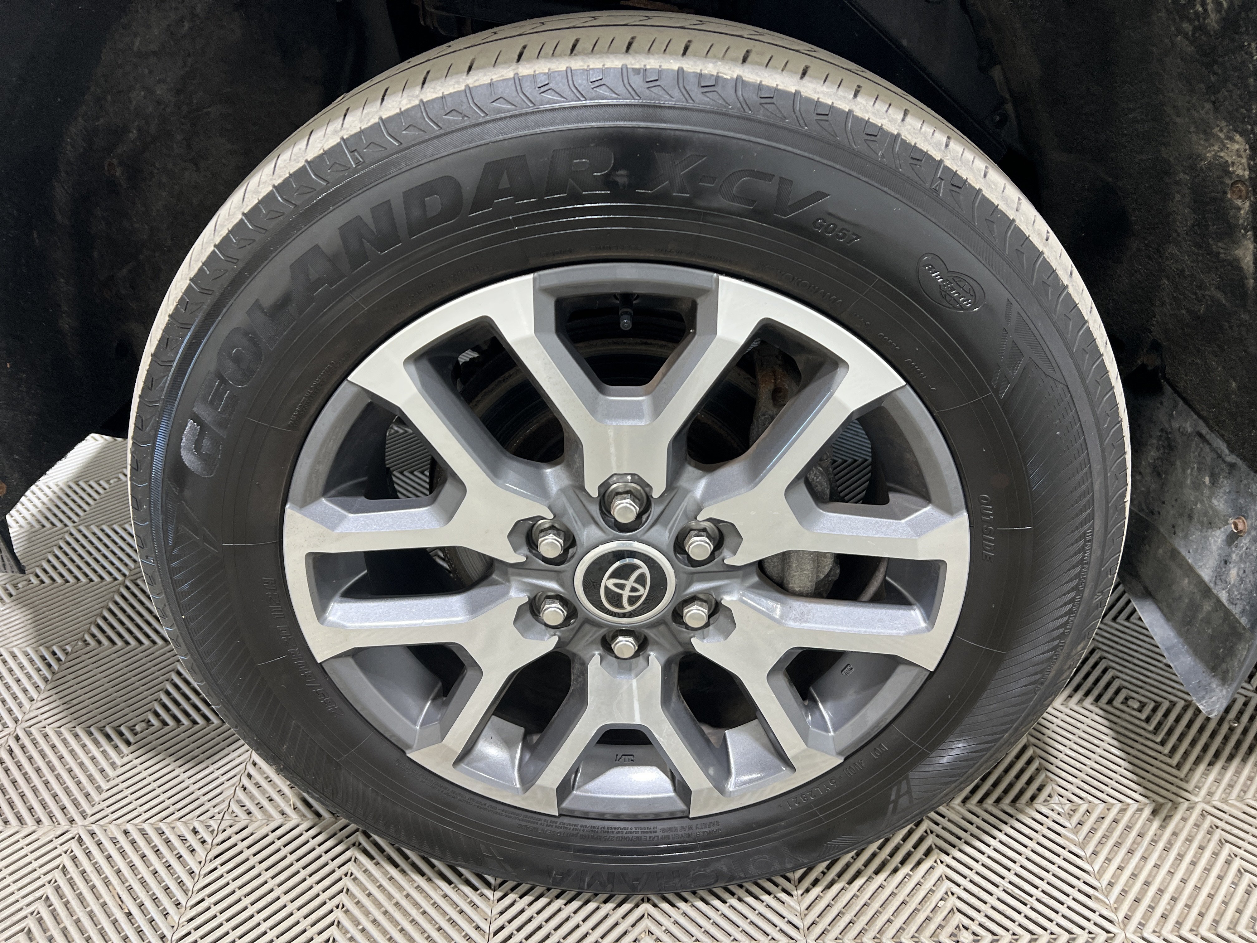 Used 2022 Toyota Tundra Platinum AWD/4WD image 6