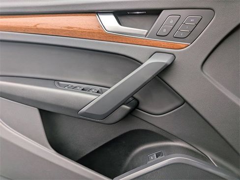 Used 2023 Audi Q5 2.0T Premium w/ Convenience Package image 26