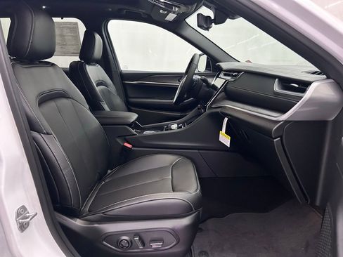 New 2025 Jeep Grand Cherokee Limited w/ Luxury Tech Group II image 22