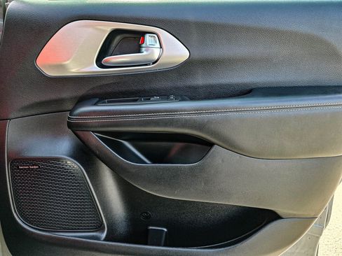 Used 2020 Chrysler Pacifica Limited w/ Quick Order Package 27H Red S image 49