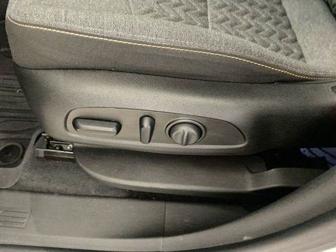 Used 2023 Chevrolet Equinox LT FWD image 29