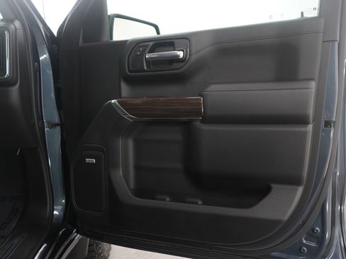 Used 2021 Chevrolet Silverado 1500 LT Trail Boss w/ Convenience Package II image 9