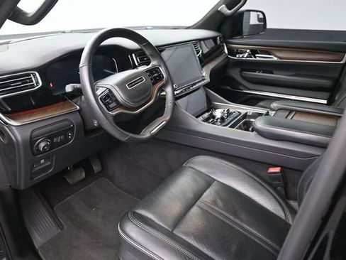 Used 2023 Jeep Grand Wagoneer Series II AWD/4WD image 2