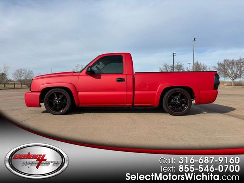 Used 2005 Chevrolet Silverado 1500 LS w/ Light Duty Power Package AWD/4WD image 1