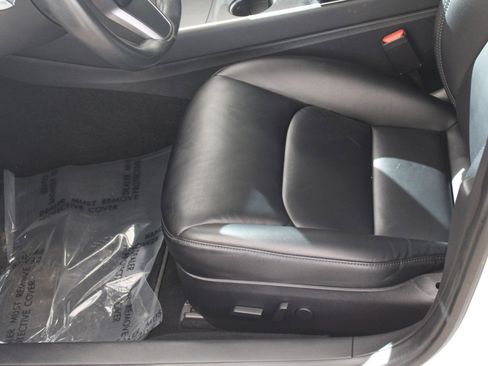 Used 2018 Tesla Model 3 Long Range image 16