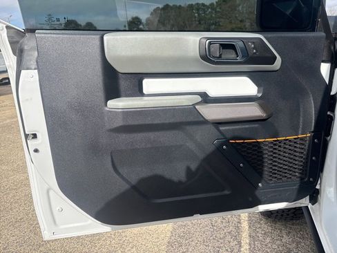 Used 2022 Ford Bronco Badlands image 11