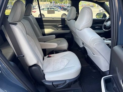 Used 2026 Toyota Grand Highlander AWD Hybrid image 32