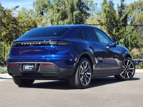New 2025 Porsche Macan 4 Electric AWD/4WD image 7