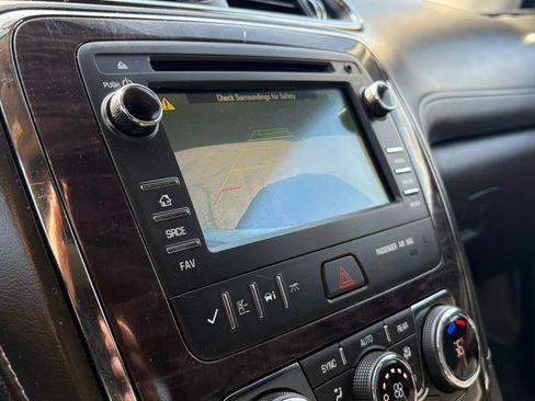 Used 2017 Buick Enclave Leather image 19