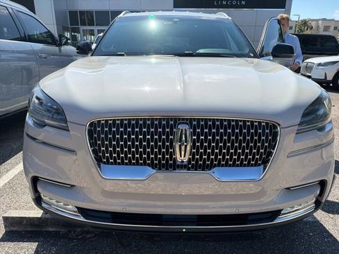 Certified 2020 Lincoln Aviator Reserve w/ Elements Package Plus image 2