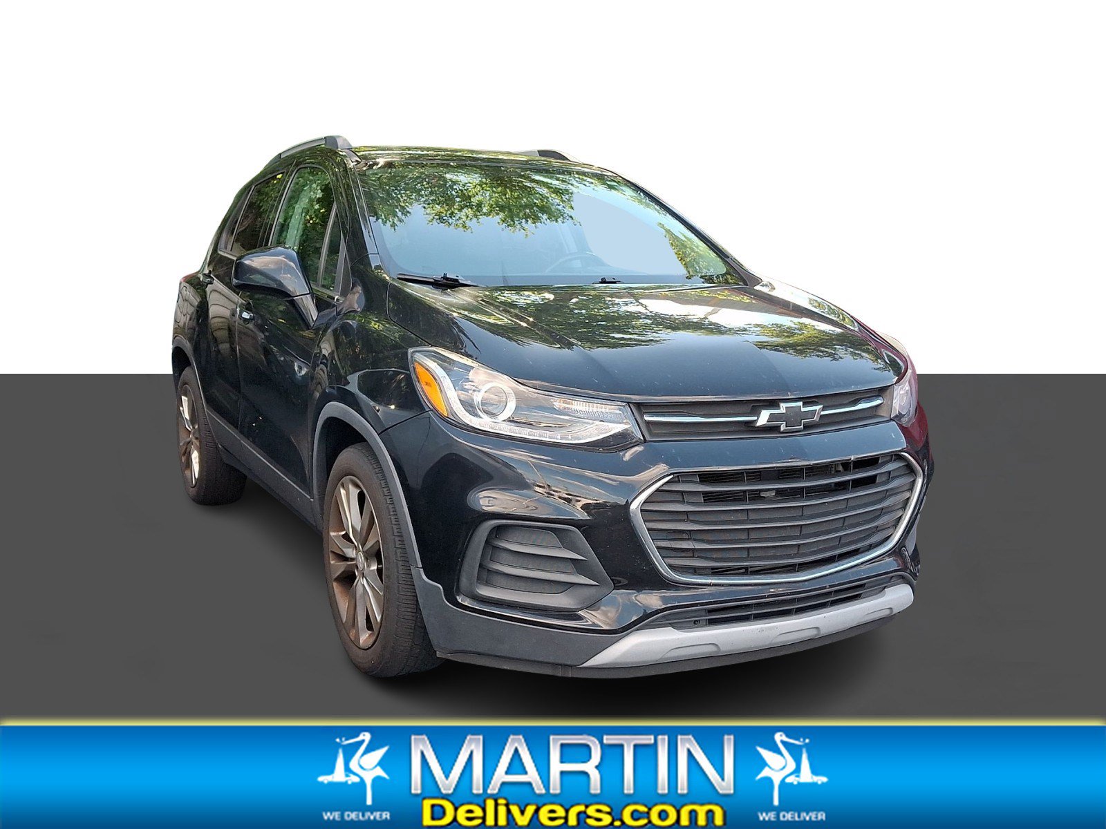 Used 2019 Chevrolet Trax LT w/ Sun & Sound Package FWD image 1