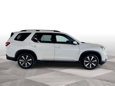 Used 2023 Honda Pilot Touring image 9