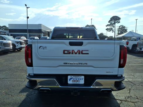 Used 2022 GMC Sierra 1500 SLT w/ SLT Premium Plus Package AWD/4WD image 4