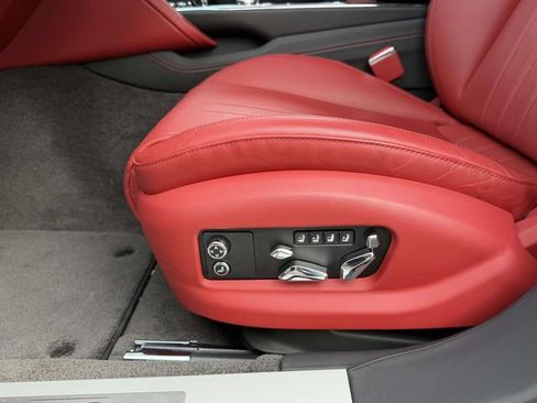 Used 2024 Bentley Flying Spur V8 AWD/4WD image 18