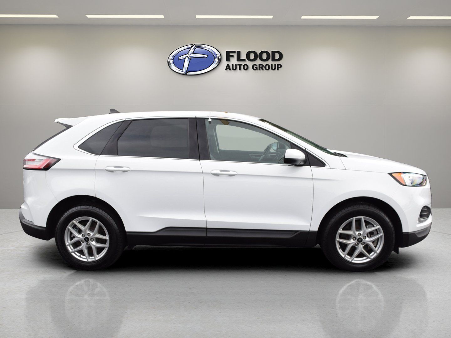 Used 2024 Ford Edge SEL w/ Convenience Package AWD/4WD image 3