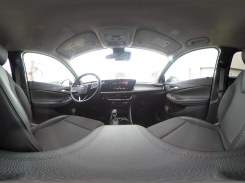 Used 2025 Buick Encore GX Preferred AWD/4WD image 41