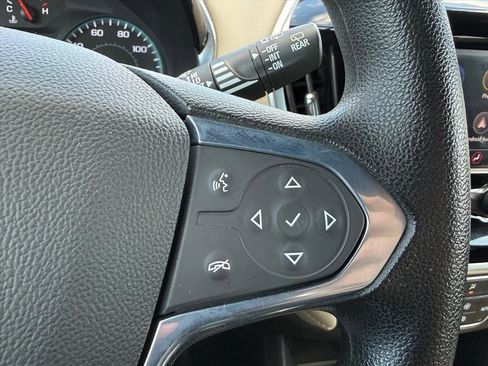 Used 2022 Chevrolet Traverse LS image 22