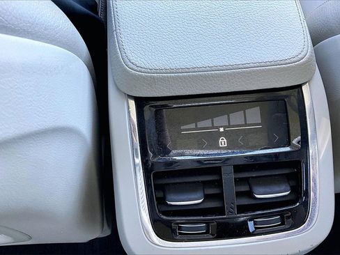 Used 2018 Volvo XC90 T6 Momentum w/ Convenience Package image 25