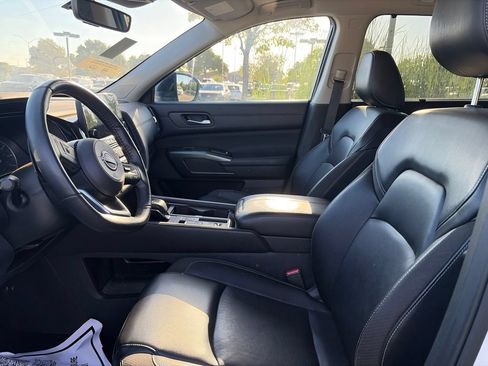 Used 2024 Nissan Pathfinder SL w/ SL Premium Package FWD image 10