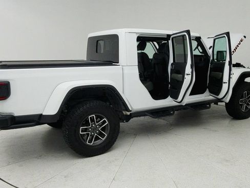 Used 2024 Jeep Gladiator Mojave AWD/4WD image 12