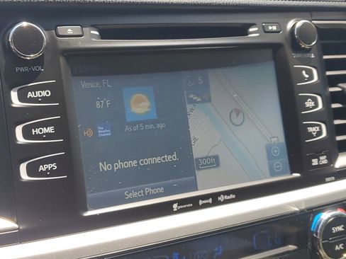 Certified 2017 Toyota Highlander XLE FWD image 27