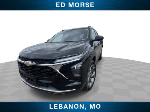 Certified 2025 Chevrolet Trax LT w/ LT Convenience Package FWD image 3
