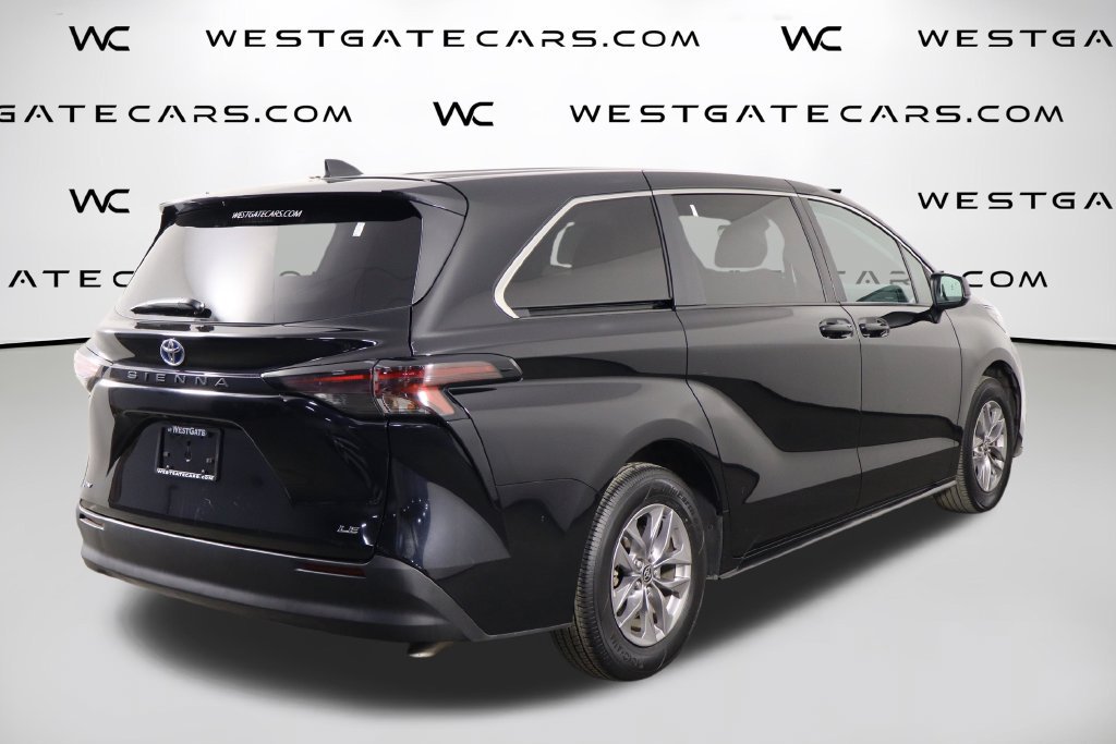 Used 2025 Toyota Sienna LE FWD image 42