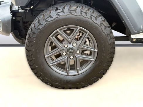 Certified 2025 Jeep Gladiator Sport AWD/4WD image 12
