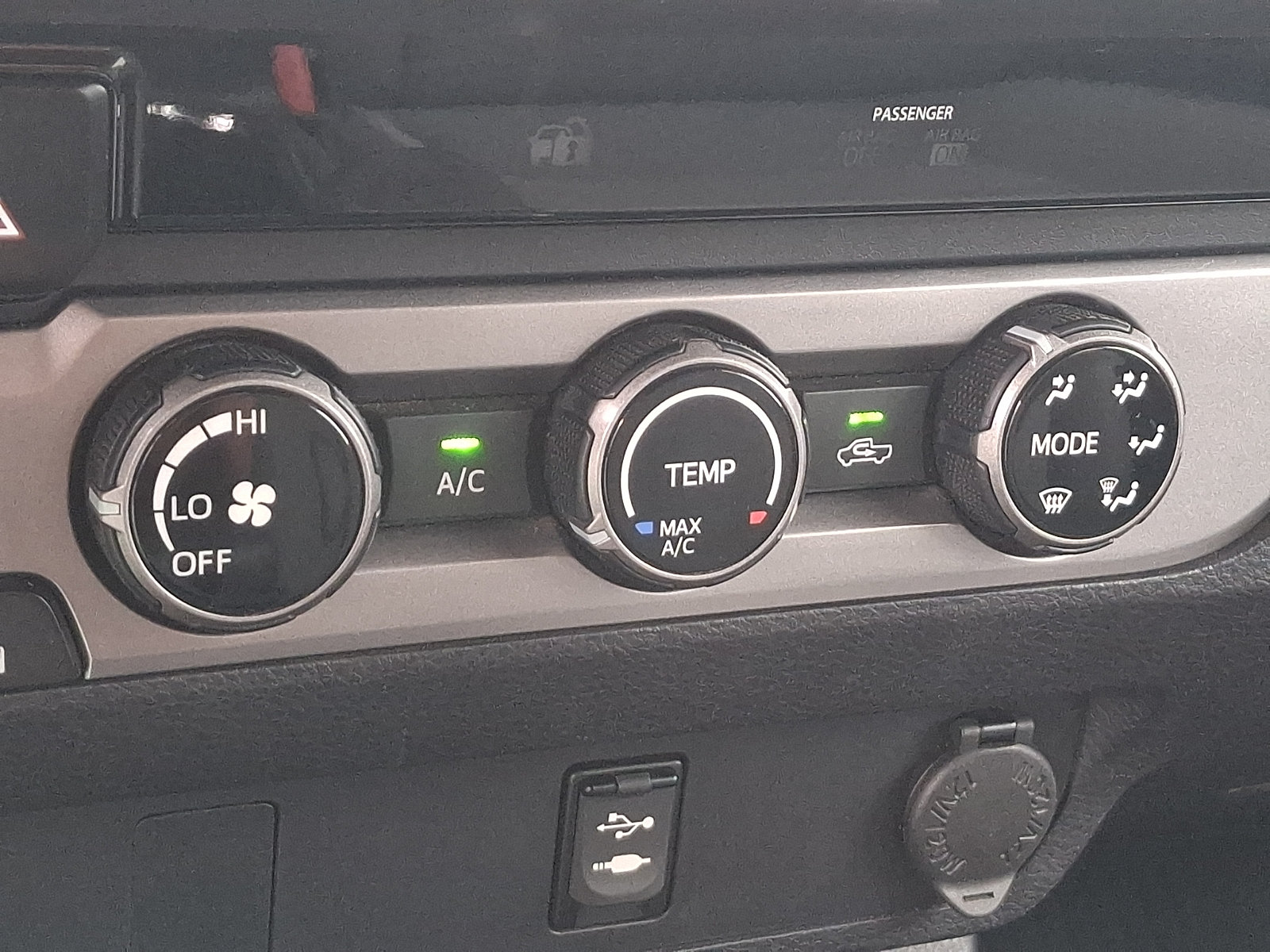 Used 2017 Toyota Tacoma SR5 w/ Tow Package AWD/4WD image 15