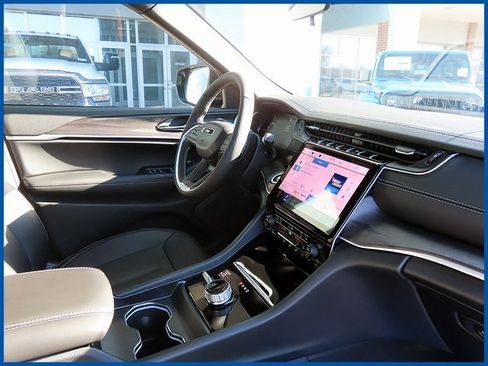 New 2025 Jeep Grand Cherokee Limited image 7