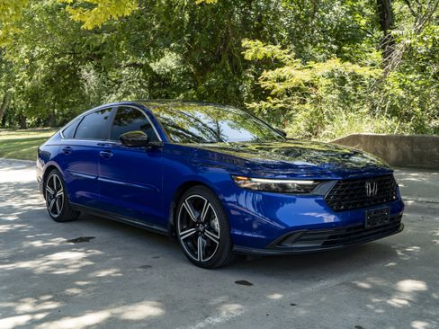 Used 2023 Honda Accord Sport image 2