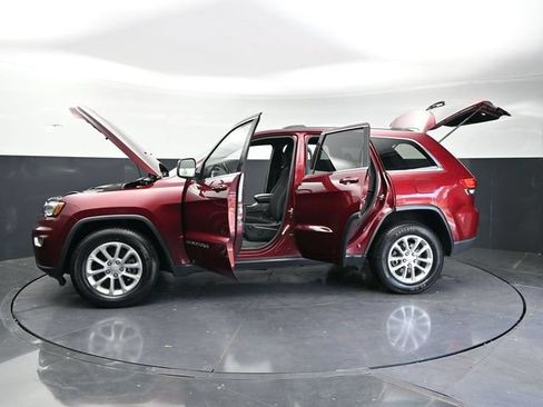 Used 2021 Jeep Grand Cherokee Laredo RWD image 44