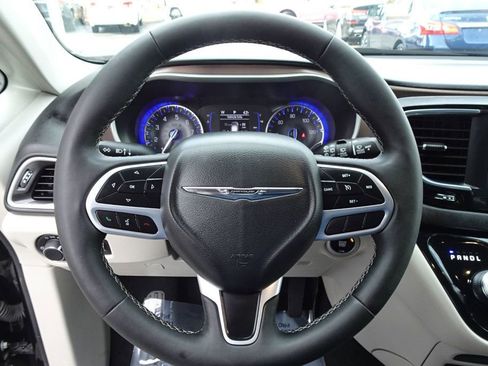 Used 2024 Chrysler Voyager LX image 19